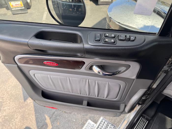 2023 Peterbilt 389-10