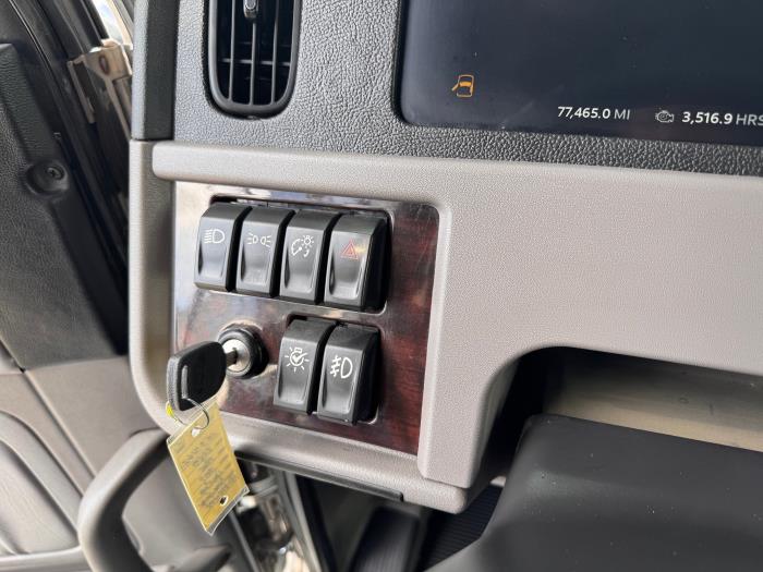 2023 Peterbilt 389-14