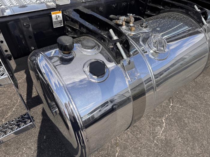 2023 Peterbilt 389-23