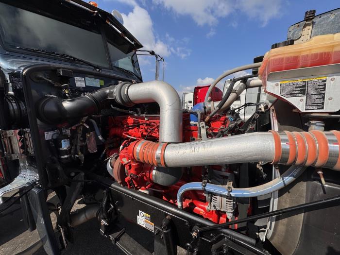 2023 Peterbilt 389-9