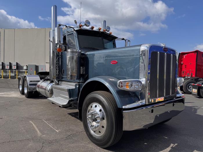 2023 Peterbilt 389-3