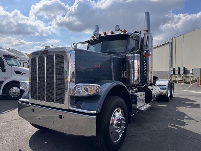 2023 Peterbilt 389-1