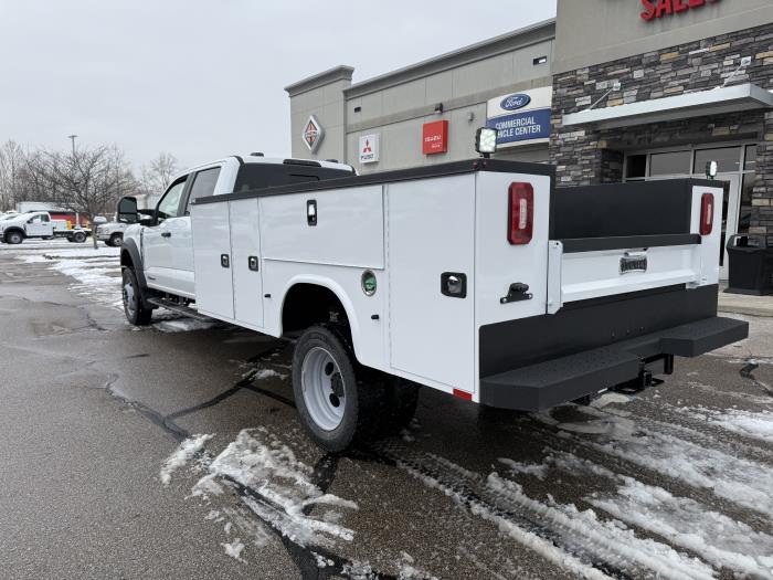 2025 Ford F-550-8