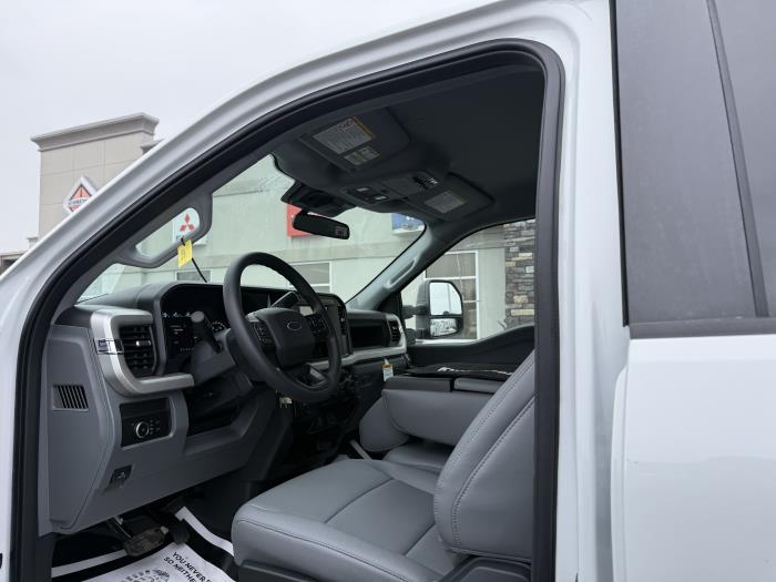 2025 Ford F-550-18