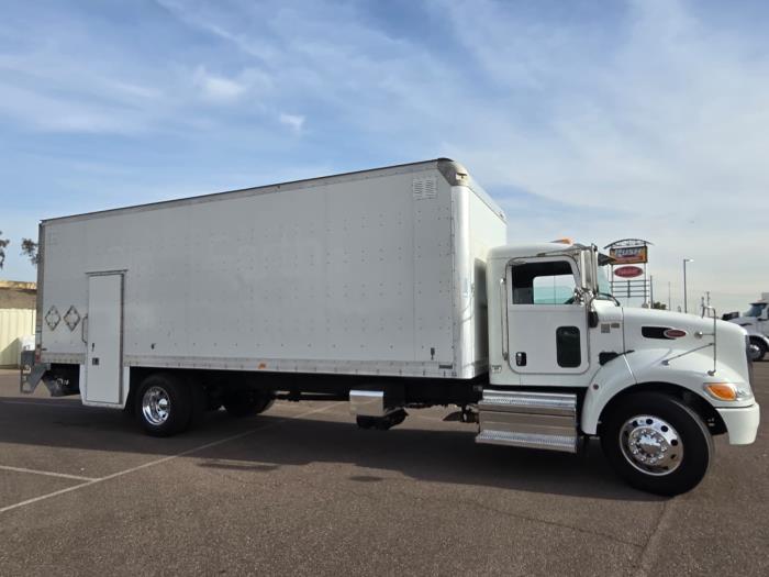 2020 Peterbilt 337-6