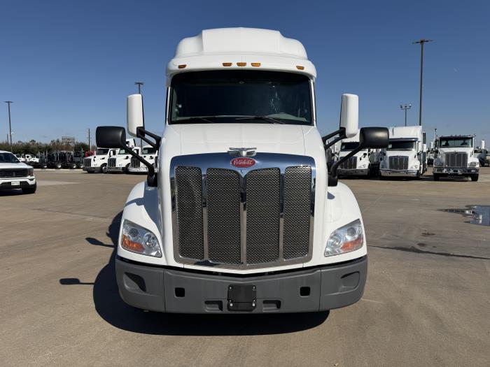 2021 Peterbilt 579-8