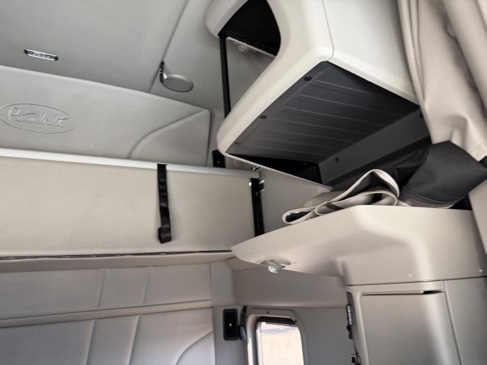 2021 Peterbilt 579-30