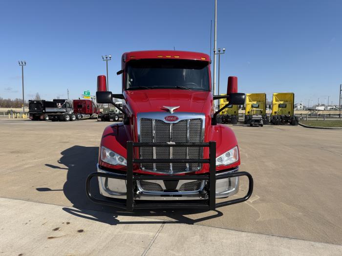 2022 Peterbilt 579-8