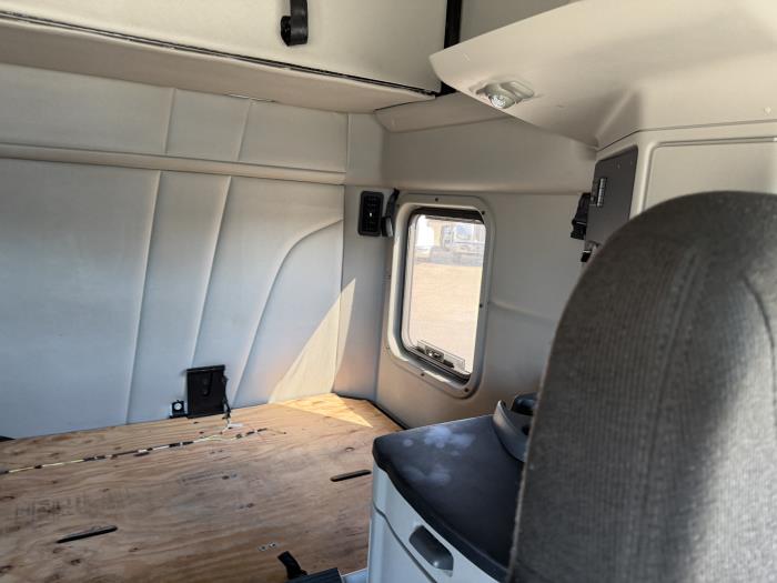 2021 Peterbilt 579-33