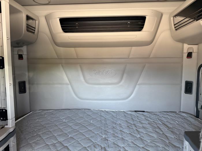 2022 Peterbilt 579-29