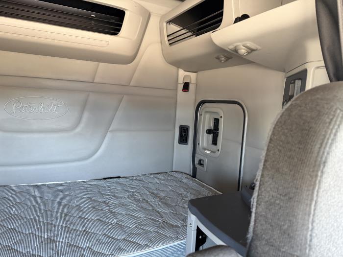 2022 Peterbilt 579-30