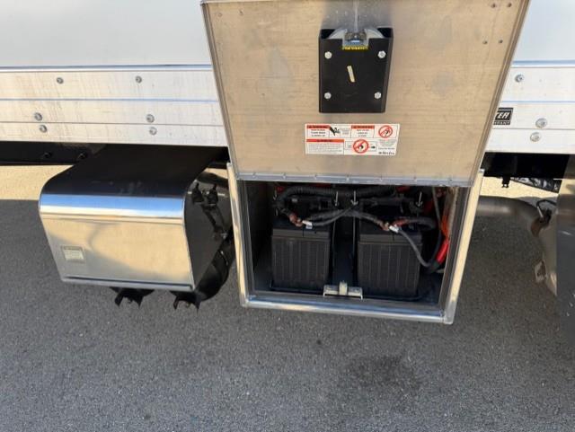 2020 Peterbilt 337-8