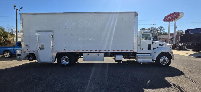 2020 Peterbilt 337-6