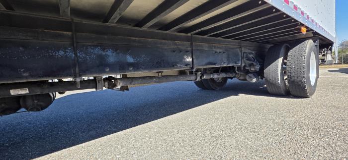 2020 Peterbilt 337-28