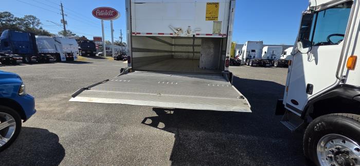 2020 Peterbilt 337-14