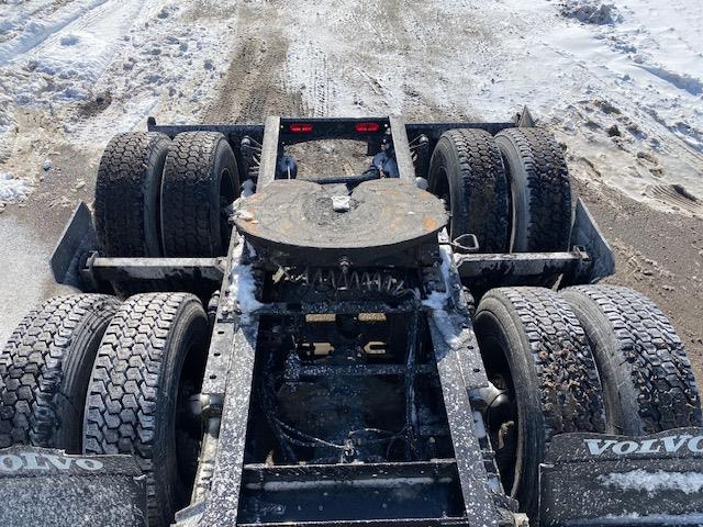 2023 Volvo VNR64T400-3