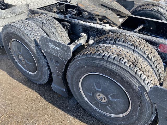 2023 Volvo VNR64T400-5