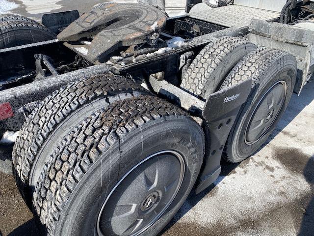 2023 Volvo VNR64T400-7