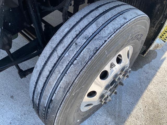 2023 Volvo VNR64T400-12