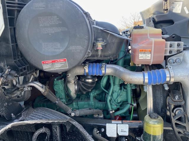 2023 Volvo VNR64T400-13