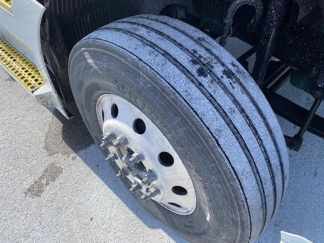 2023 Volvo VNR64T400-14