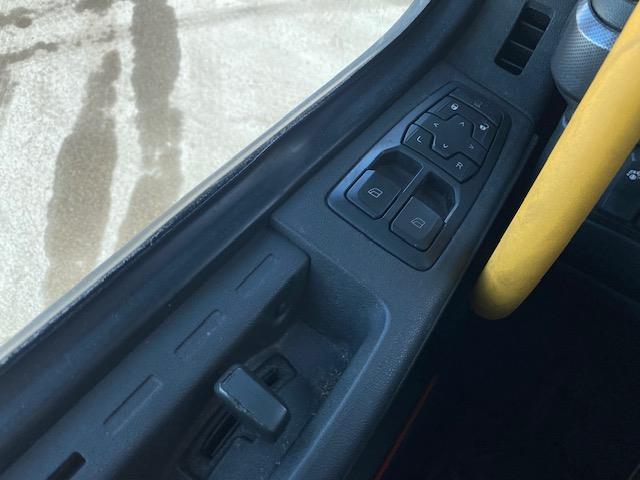 2023 Volvo VNR64T400-17