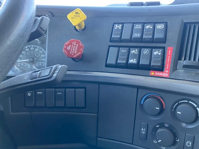 2023 Volvo VNR64T400-20