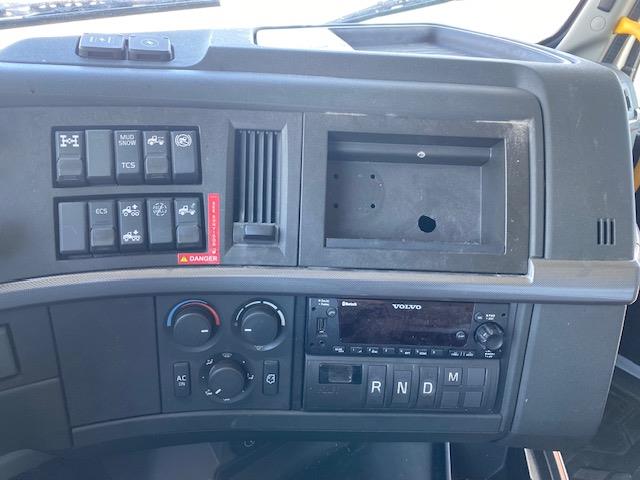 2023 Volvo VNR64T400-21