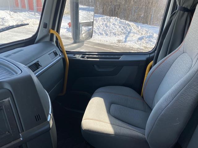 2023 Volvo VNR64T400-22