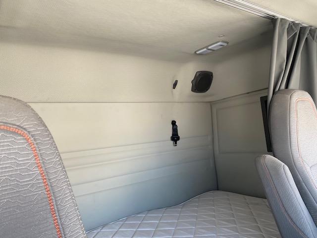 2023 Volvo VNR64T400-24