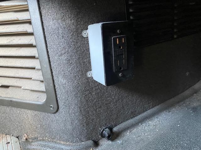 2023 Volvo VNR64T400-25