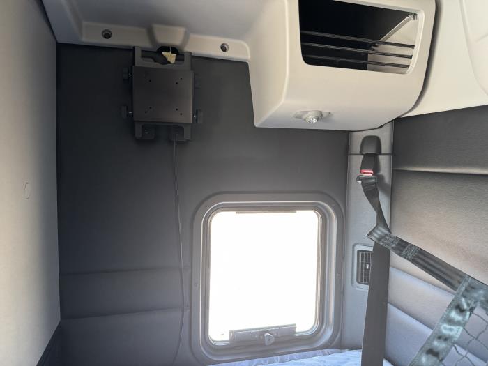 2026 Peterbilt 589-17