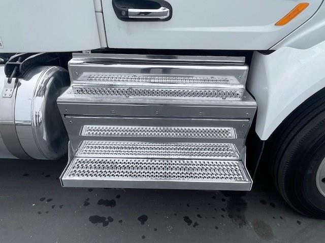 2020 Peterbilt 579-4