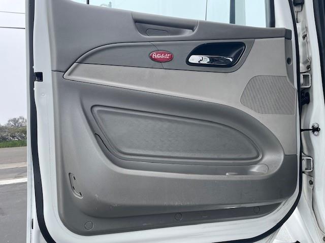 2020 Peterbilt 579-17