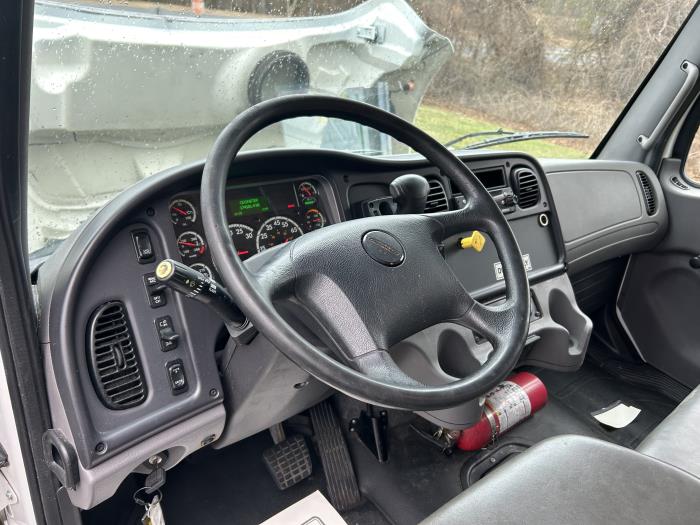 2022 Freightliner Business Class M2 106-13