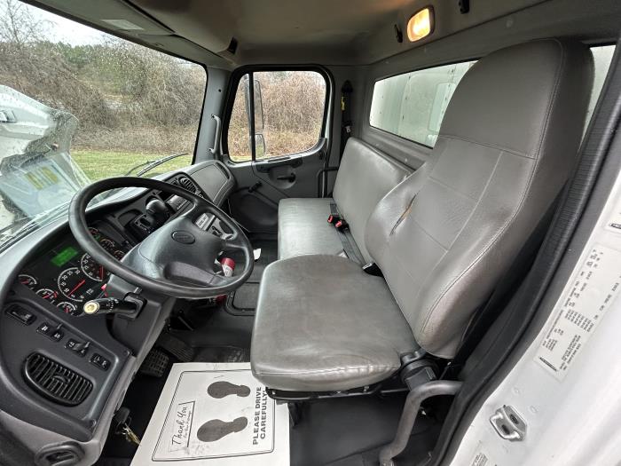2022 Freightliner Business Class M2 106-10