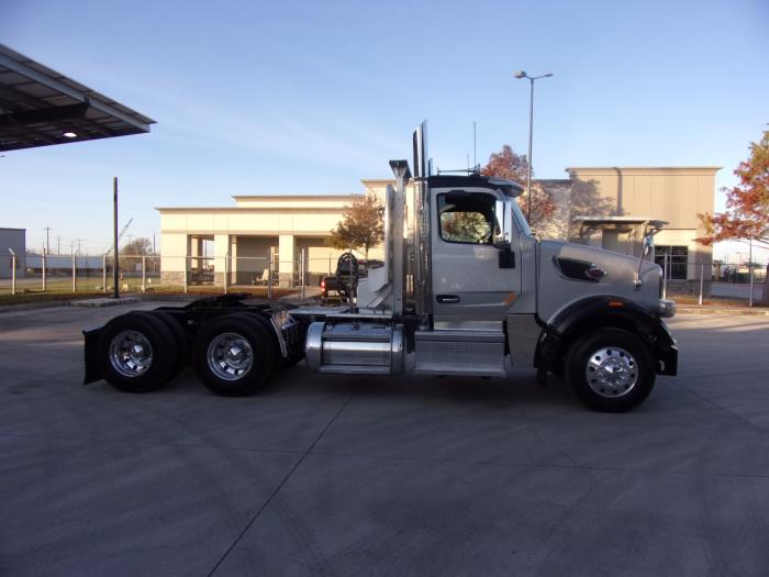 2020 Peterbilt 567-4
