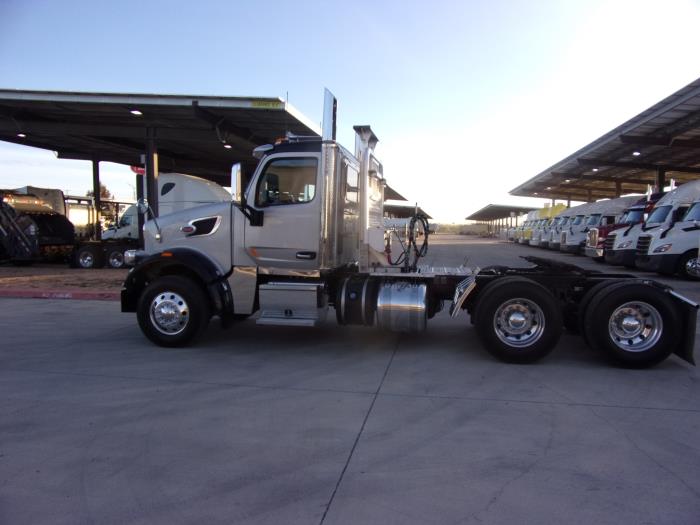 2020 Peterbilt 567-8