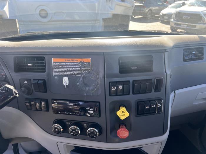 2021 Peterbilt 579-24