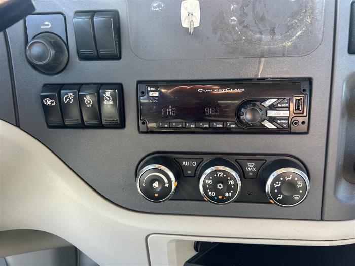 2021 Peterbilt 579-25