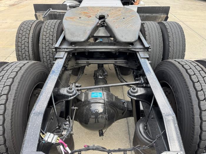 2023 Peterbilt 567-10