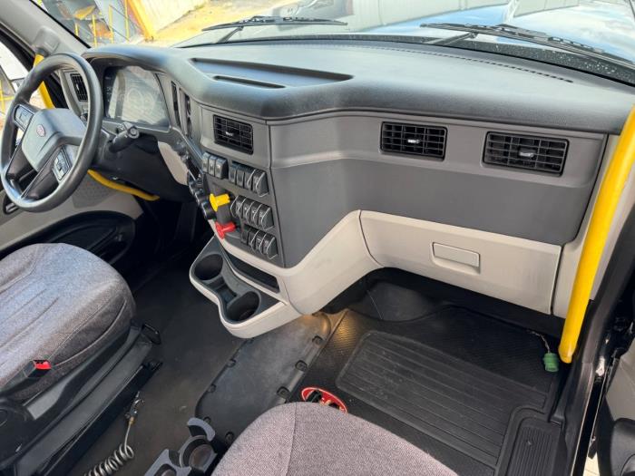 2023 Peterbilt 567-24