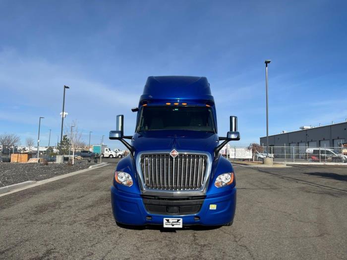 2022 International LT625-8