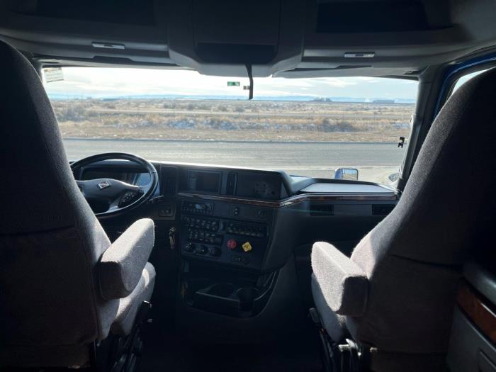 2022 International LT625-17