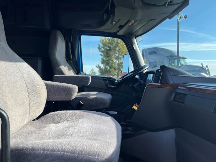 2022 International LT625-18