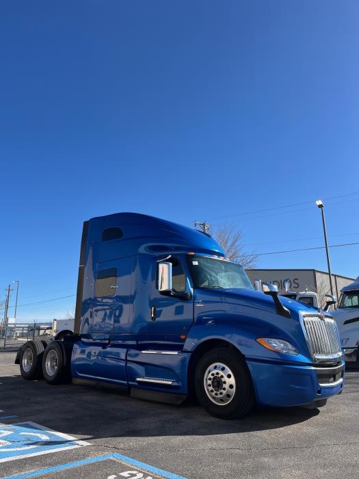 2022 International LT625-4