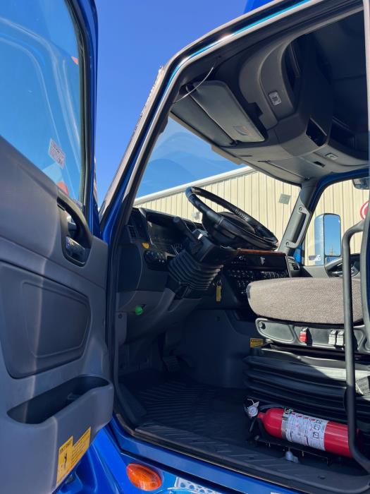 2022 International LT625-8