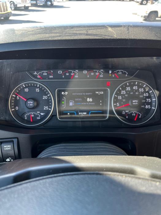 2022 International LT625-12