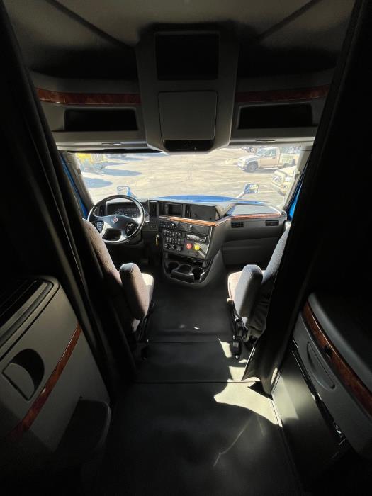 2022 International LT625-16