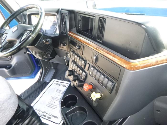 2022 International LT625-16